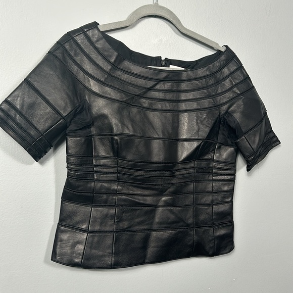J. Mendel Black Faux Leather w/ Seamed Cut-outs SS Cropped Blouse/Top, Size US 8 - Picture 3 of 11
